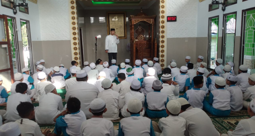 sholat Dhuha kegiatan rutin siswa MI Alkhairaat Mogolaing